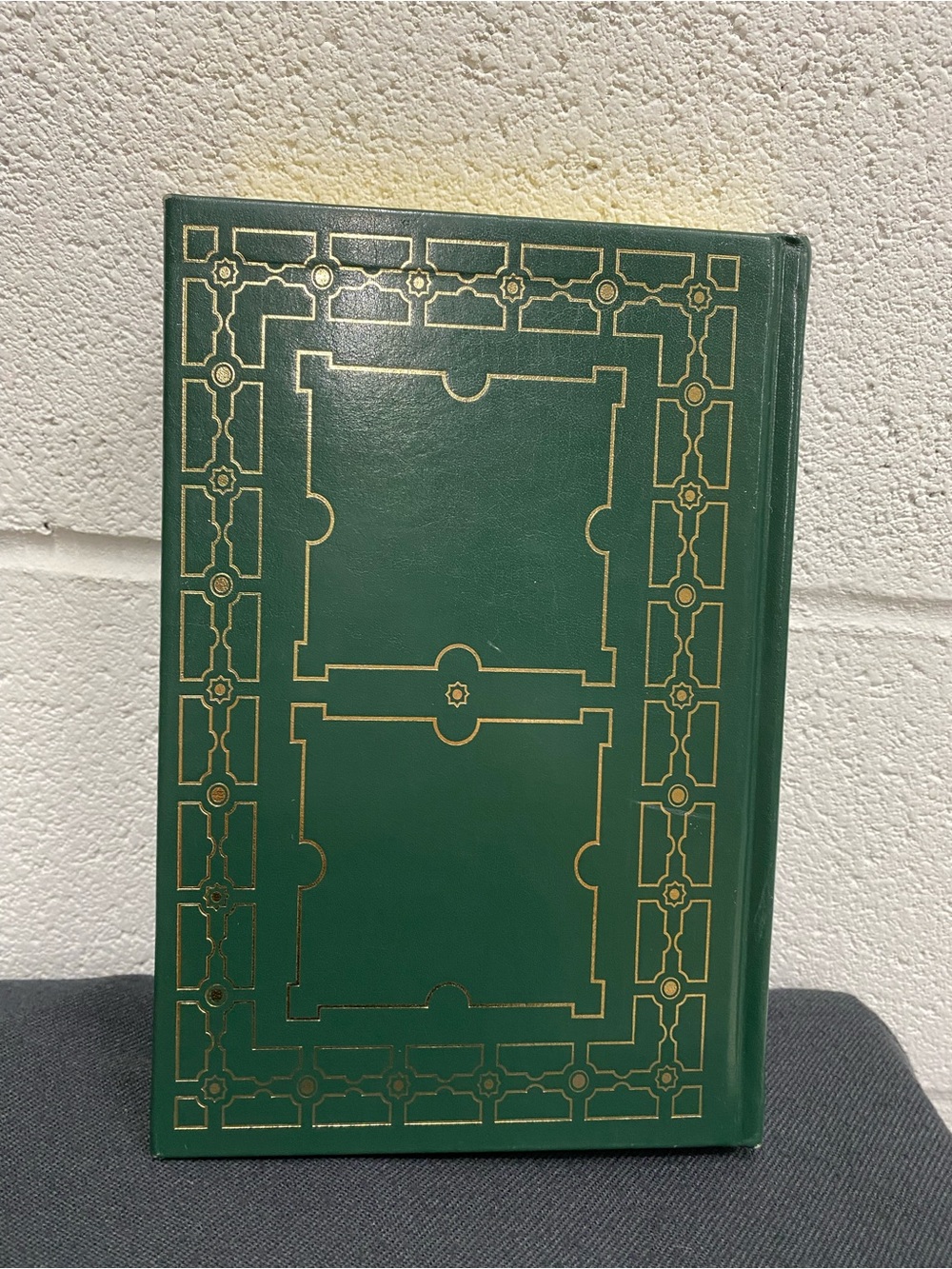 Charles Dickens Oliver Twist Collectible Green Hardcover | Gilt Edges - Picture 3 of 10